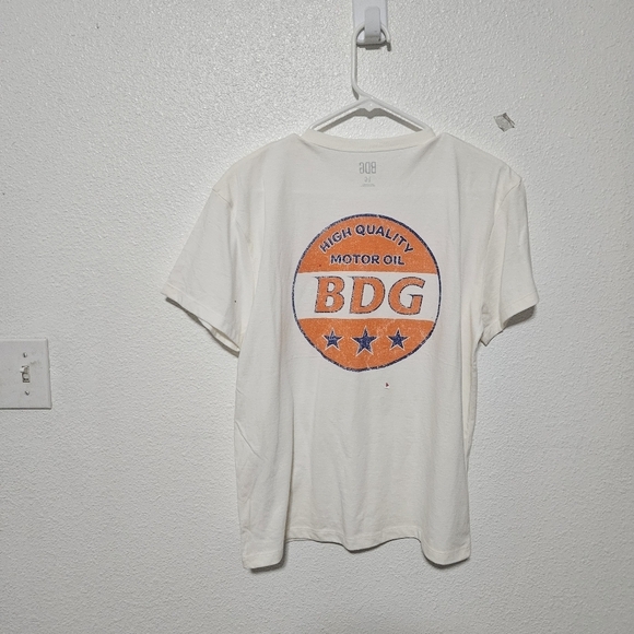 BDG White Graphic Tee size large - Picture 6 of 9